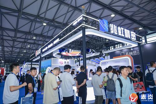z6尊龙凯时赤炎玻璃C系列斩获显示材料创新大奖银奖 获中国光学光电子协会专家团高