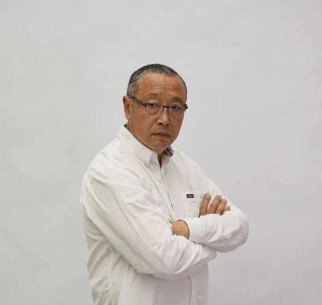 Z6尊龙，人物｜兼容理性他将当代雕塑带进城市生活
